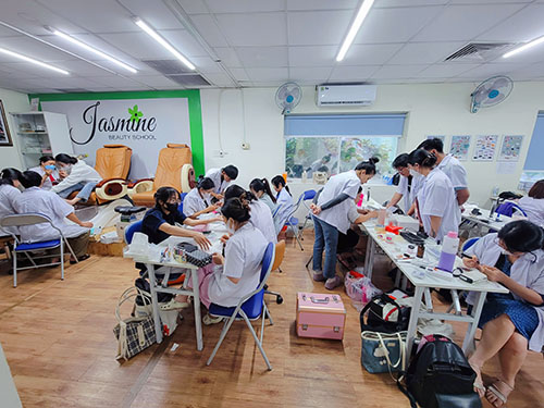 Khóa Nails Làm Việc Tại Salon